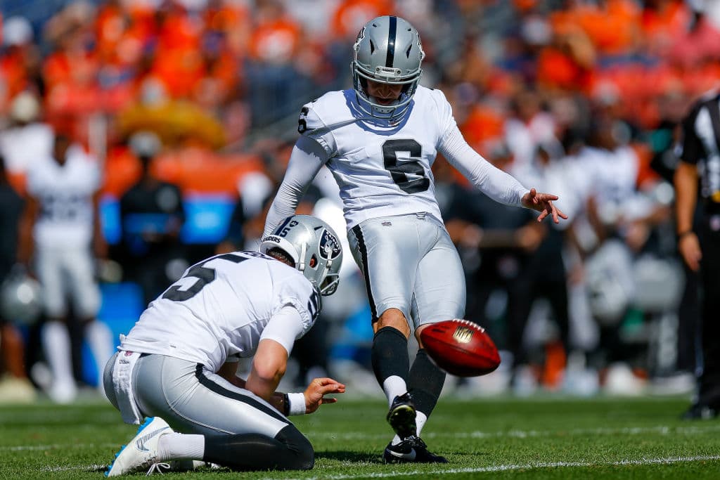 Dos goles de campo del pateador de Oakland Mike Nugent, uno de 26 y otro de 46 yardas, le dieron ventaja de 6-0 a los visitantes.