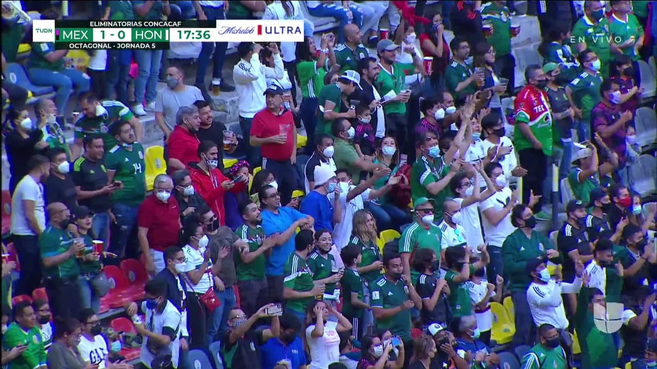 ¡GOL!  anota para México. Sebastián Córdova