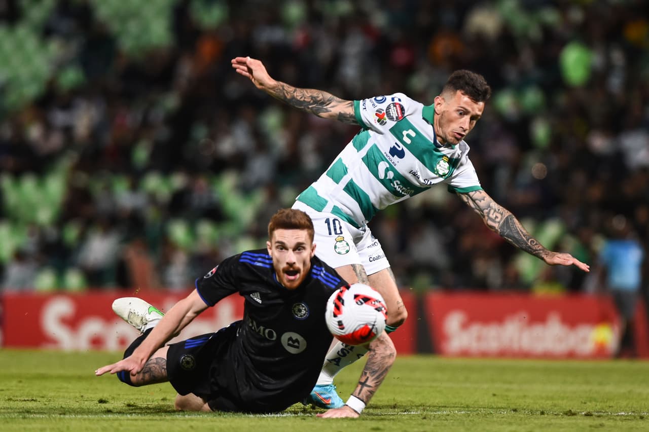 Jesús Otero sorprende al minuto 88, marca el único tanto del encuentro y la da la ventaja a Santos en los octavos de final tras vencer 1-0 al CF Montreal.