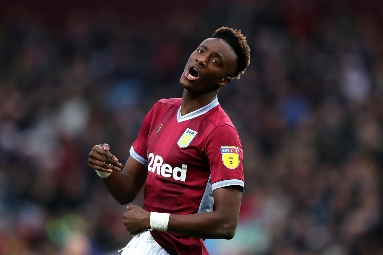 Wolverhampton, donde milita el mexicano Raúl Jiménez, quiere fichar al juvenil Tammy Abraham, atacante cuya ficha es del Chelsea y milita en Aston Villa en la Championship.