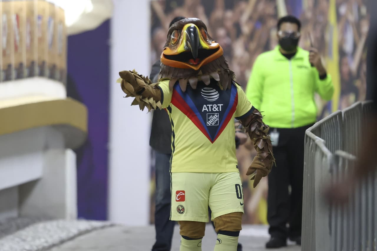 Cientos de aficionados azulcremas se dieron cita en el coloso de Santa Úrsula para recibir y apoyar a su equipo en busca de la remontada ante Pachuca.