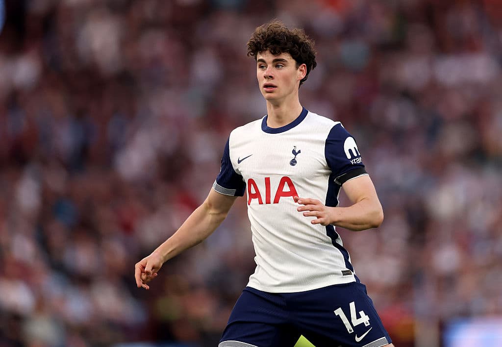 El diario italiano Tuttosport organiza cada año el premio al Golden Boy, al mejor futbolista menor de 21 años. 
<br>El ganador del 2024 fue Lamine Yamal (que por reglamento no puede repetir), del FC Barcelona, y esta es la lista de los 25 finalistas de este año.
<br>
<br>ARCHIE GRAY - Tottenham Hotspur