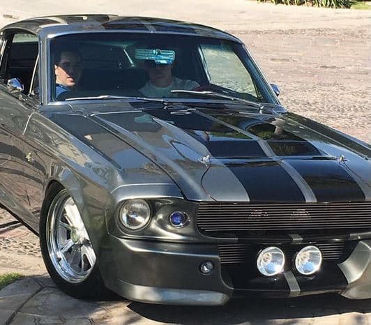 <b>Saúl 'Canelo' Álvarez</b> es un declarado amante de los vehículos deportivos y no oculta esta pasión. En más de una ocasión ha exhibido sin pudores su lujosa flota. Su afición es tal que en uno de sus cumpleaños la decoración del pastel incluyó reproducciones de sus autos favoritos.