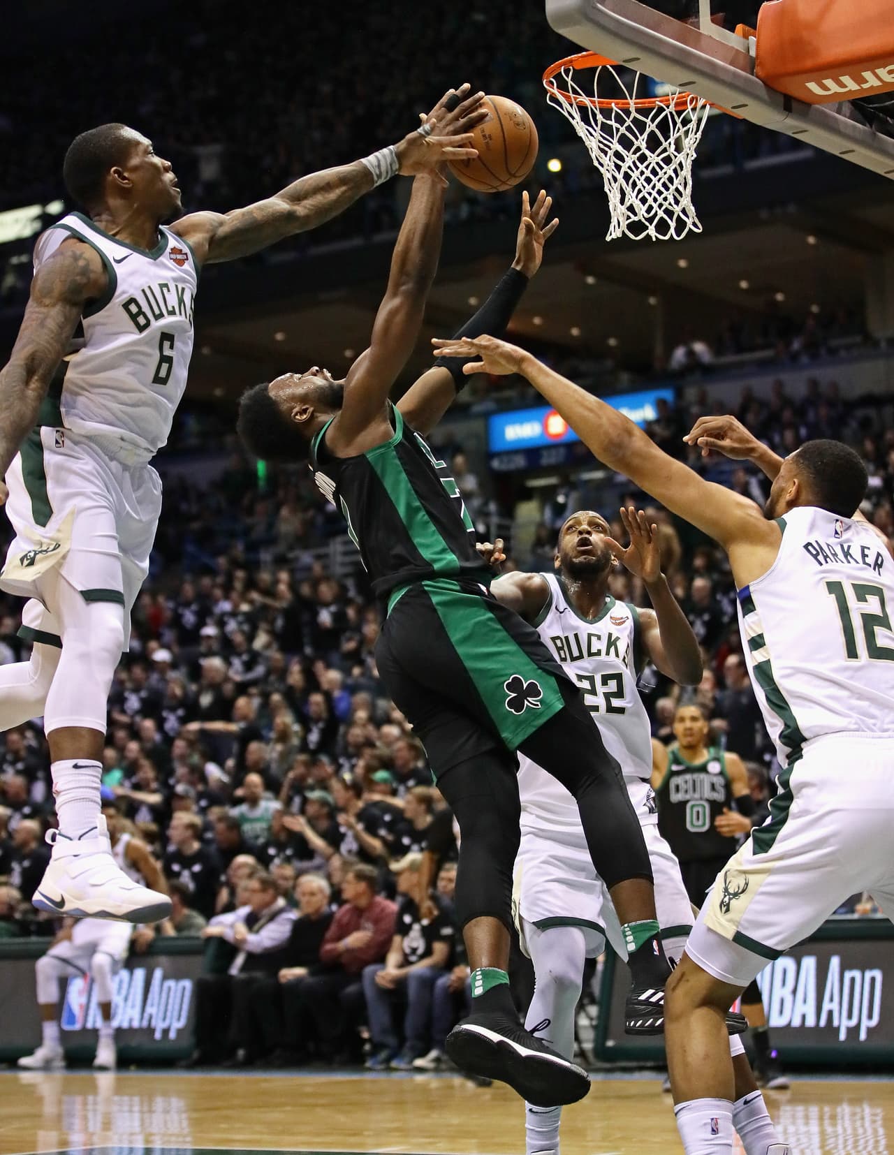 Al descanso, Milwaukee Bucks se fue con marcador 51-35 arriba y con la confianza de su juego.