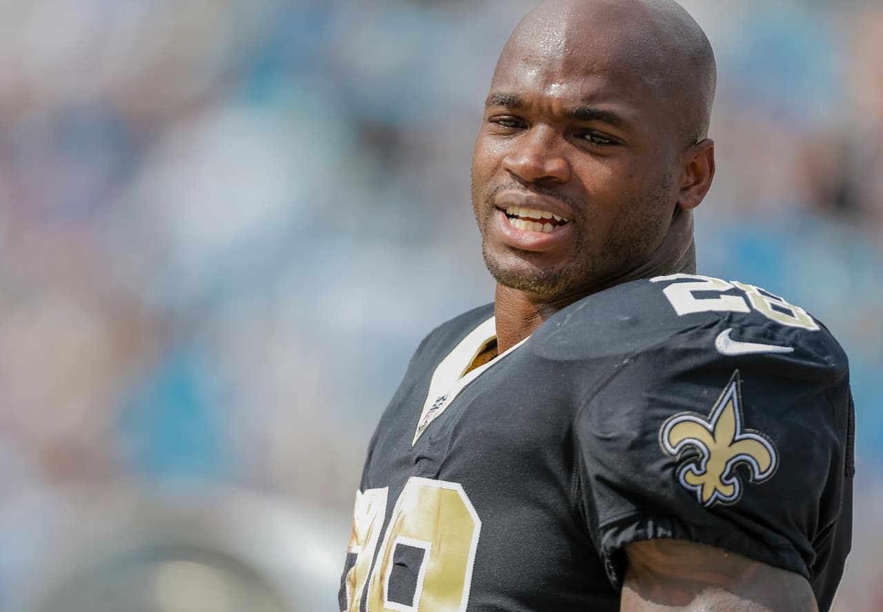 <b>ADRIAN PETERSON (New Orleans Saints)</b> El legendario ex Vikings cambió de franquicia para jugar con un equipo contendiente, pero no le ha ido nada bien en Nueva Orleans. La ofensiva de los Saints es netamente aérea y eso le ha afectado a AP con escasas oportunidades. Apenas suma 81 yardas en 27 acarreos para un bajo promedio de 3.0 y sin TD.