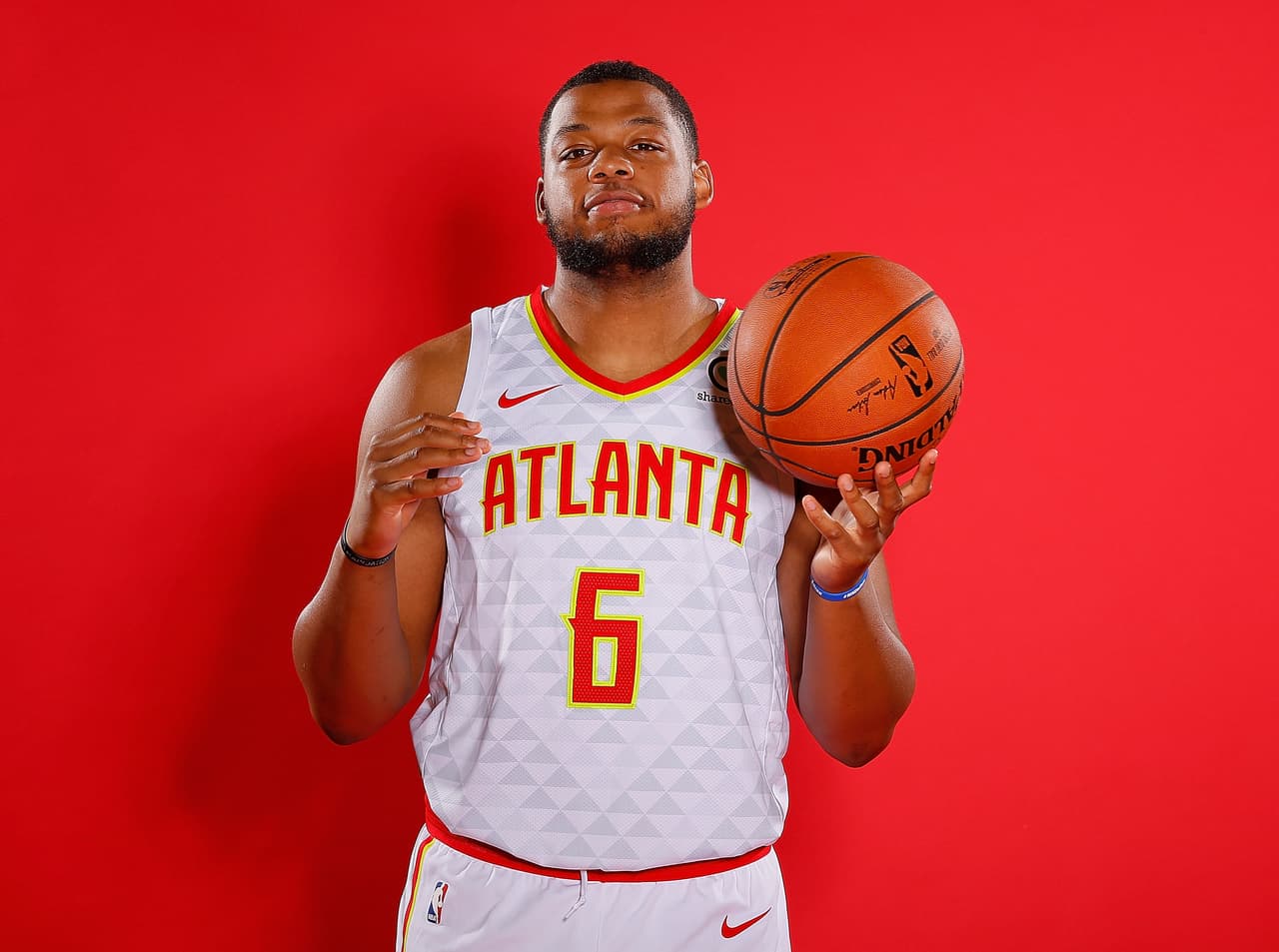 Omari Spellman pasa a los Minnesota Timberwolves.