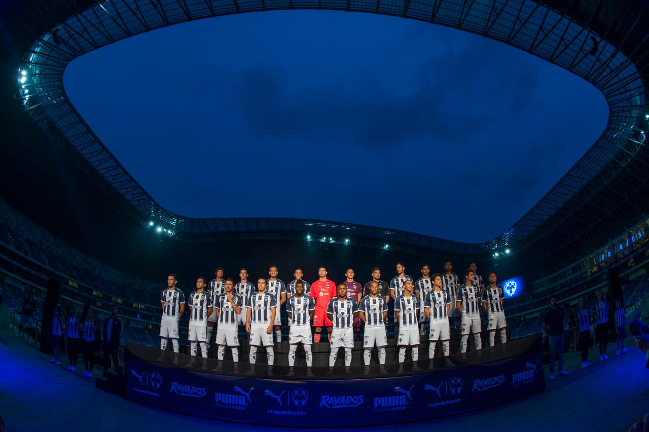 Un evento de lujo para una playera de lujo.