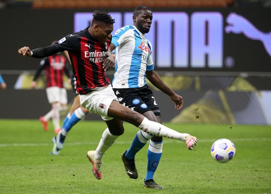 Matteo Politano dejó atrás al arquero Gianluigi Donnarumma y anotó el único tanto del encuentro entre el Napoli y AC Milán, llevándose la victoria y los tres puntos como visitante, dejando el marcador 1-0 en San Siro. El mexicano Hirving Lozano no fue convocado para este encuentro.