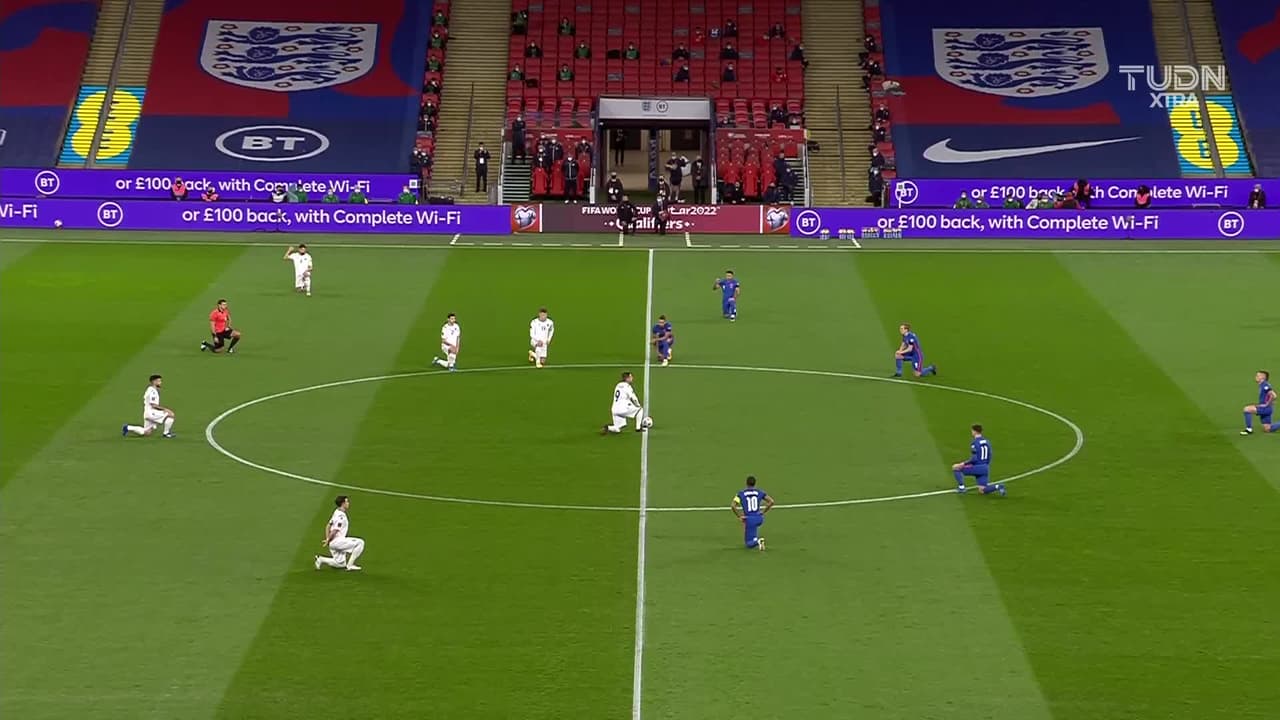Arranca el partido y la pelota está en juego.
