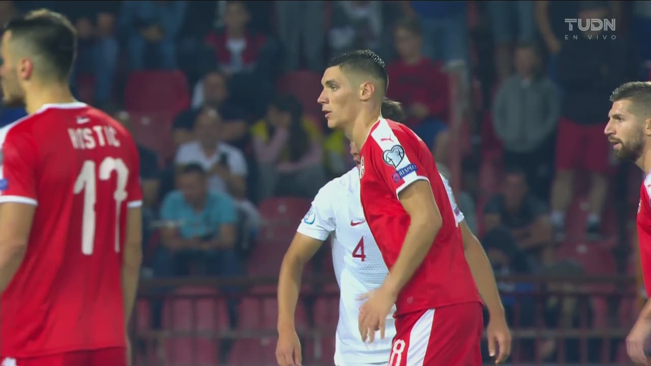 Milenković descuenta para Serbia