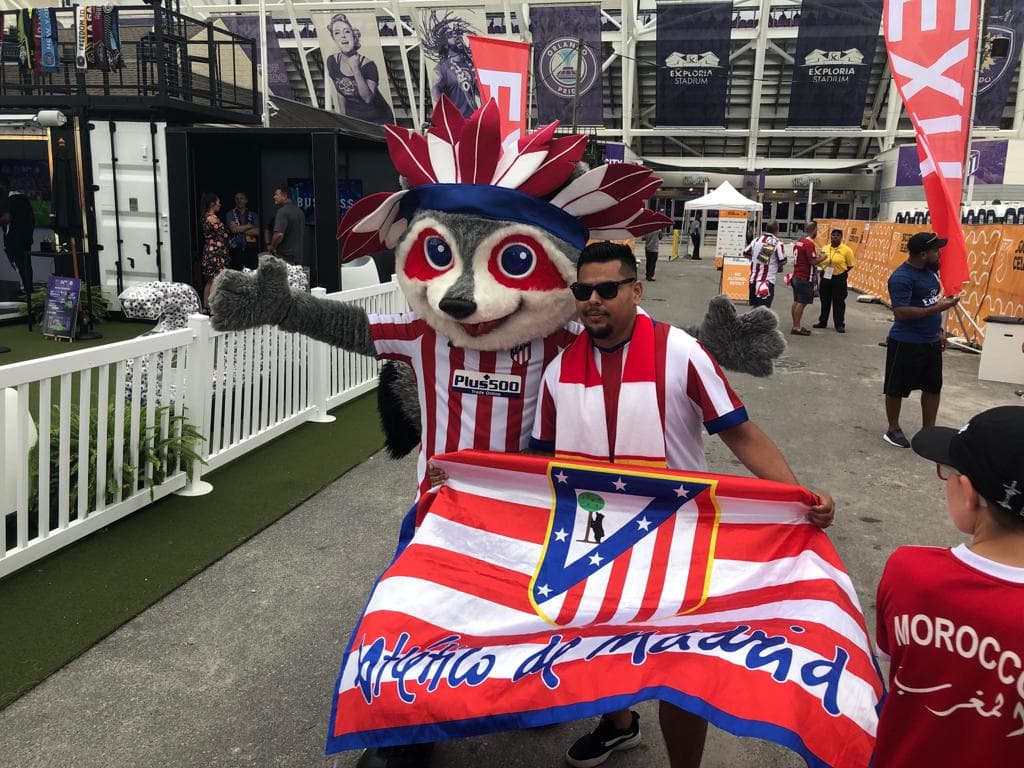 La afición colchonera se dio cita para ver a los nuevos refuerzos en acción.