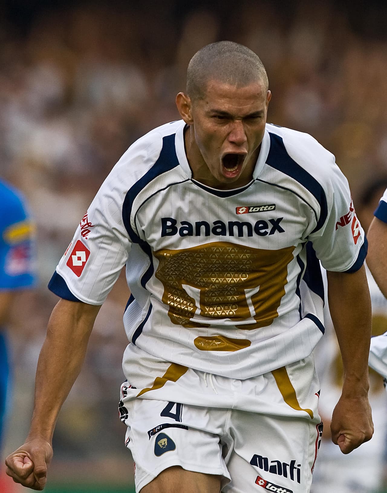 Verón poseía un arrojo y velocidad fuera de lo común: tanto así que gritó gol en 22 ocasiones con Pumas.