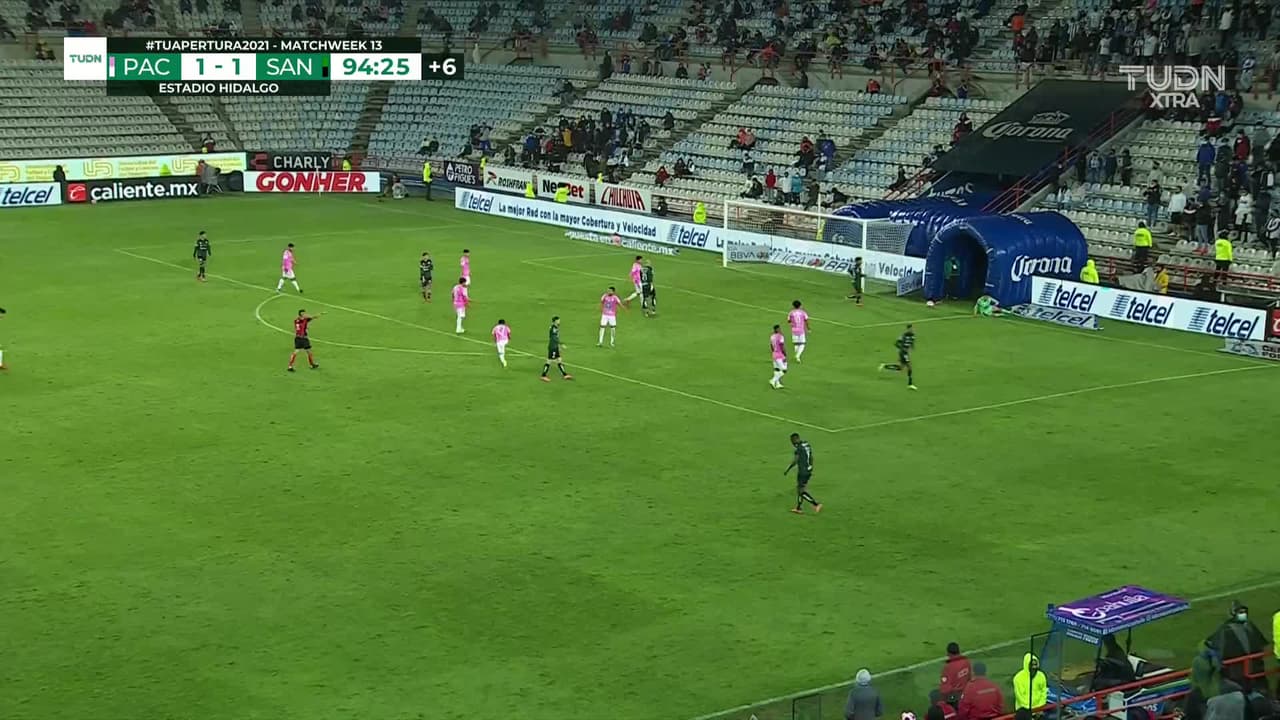 ¡TIRO ATAJADO! disparo por Dória.