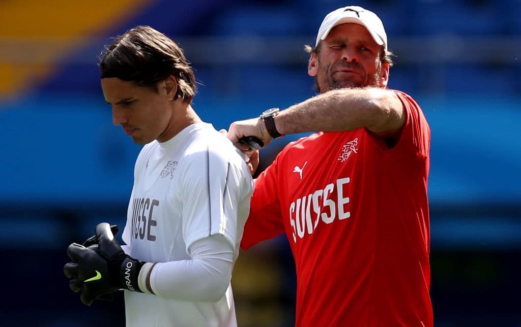 A la izquierda Yann Sommer, el guardameta titular de la selección de Suiza, quien tuvo una actuación buena en el debut ante la peligrosa Brasil. Su trabajo será igual de valioso este viernes también.