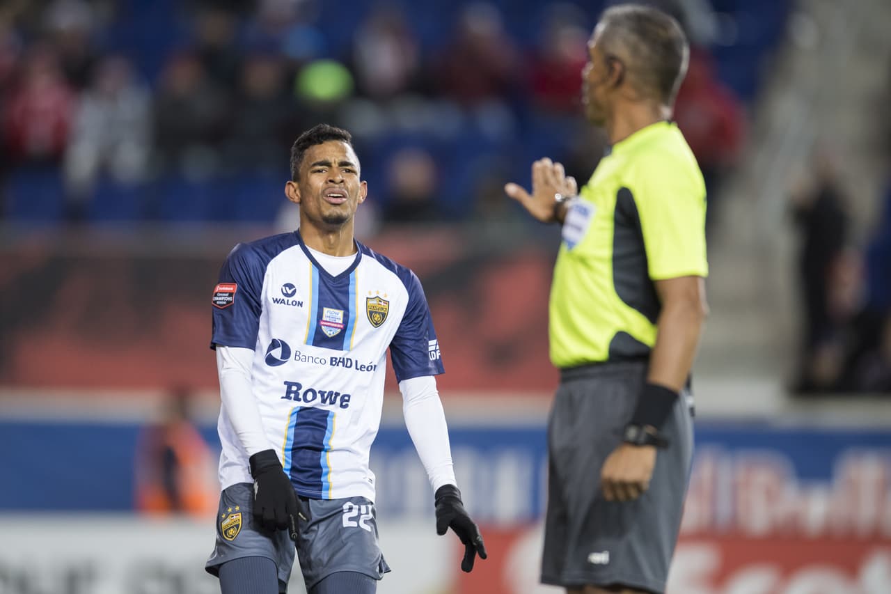 Luego, sobre el minuto 31, el Pantoja cometió penal y el encargado de aumentar la cuenta para los de Nueva York fue el austriacio Daniel Royer.