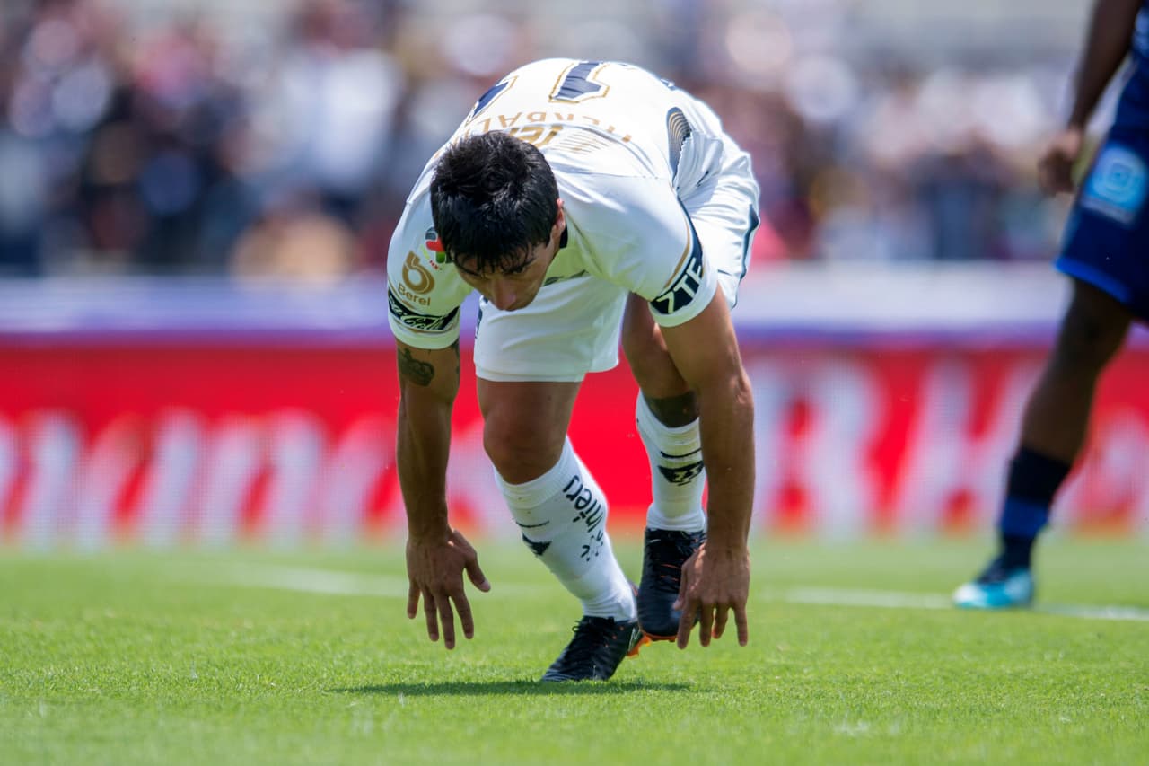 Pumas está de 10 y tiene 20 puntos y diferencia de gol de -1. Este equipo debe tropezar y no ganar ninguno de sus dos partidos de visitante contra Santos y de local contra Querétaro.