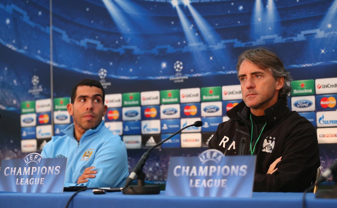 El argentino Carlos Tevez y el técnico Roberto Mancini tuvieron diferencias en Manchester City, incluso con un capítulo de desobediencia del jugador en un partido en el que se negó a entrar.