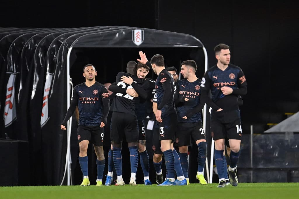 Con goles de Sergio Aguero, Gabriel Jesus y John Stones, el Manchester City se quita la espina de la derrota ante el Manchester United y golean 0-3 al Fulham.