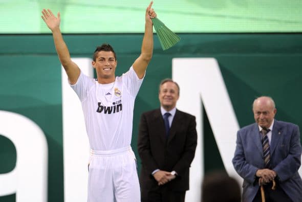 Por si faltara más cifras y personajes por superar, otro que se suma a la lista es Alfredo Di Stéfano, Ronaldo está a siete dianas de superar las conseguidas por la “Saeta” quien llegó a los 307 goles por los 300 que lleva Ronaldo en partidos oficiales.