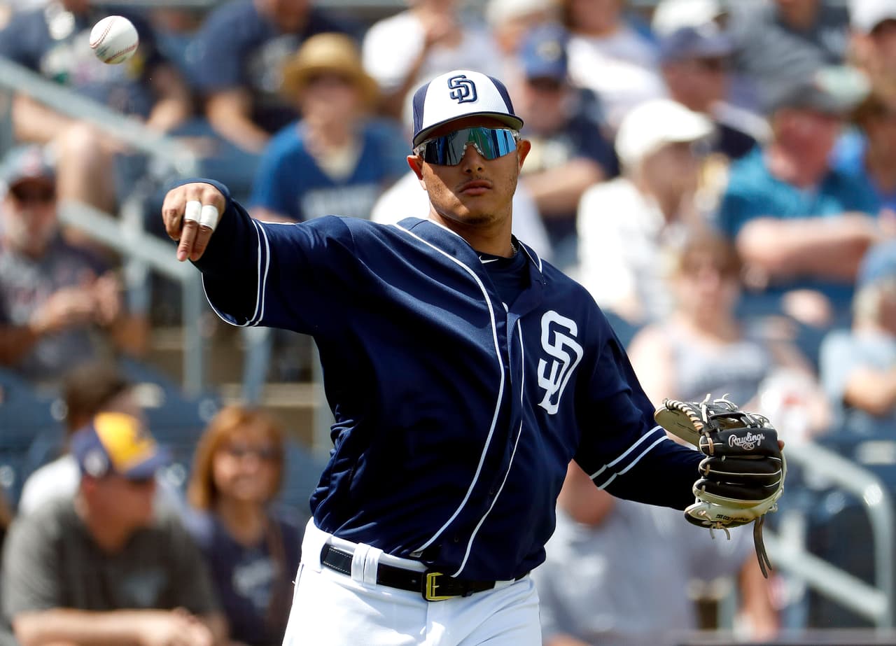 <b>3) Manny Machado - San Diego Padres</b>. Los Padres le endulzaron el oído a Machado para firmar por un equipo que no ha figurado en años y que tiene etiqueta de perdedor pero quizás ese sea el reto para Manny, el de cambiarle la cara y la reputación a San Diego. ¿Cuáles son sus argumentos? Es un bateador de poder, oportuno, y con un buen guante para jugar en tercera base o en las paradas cortas.