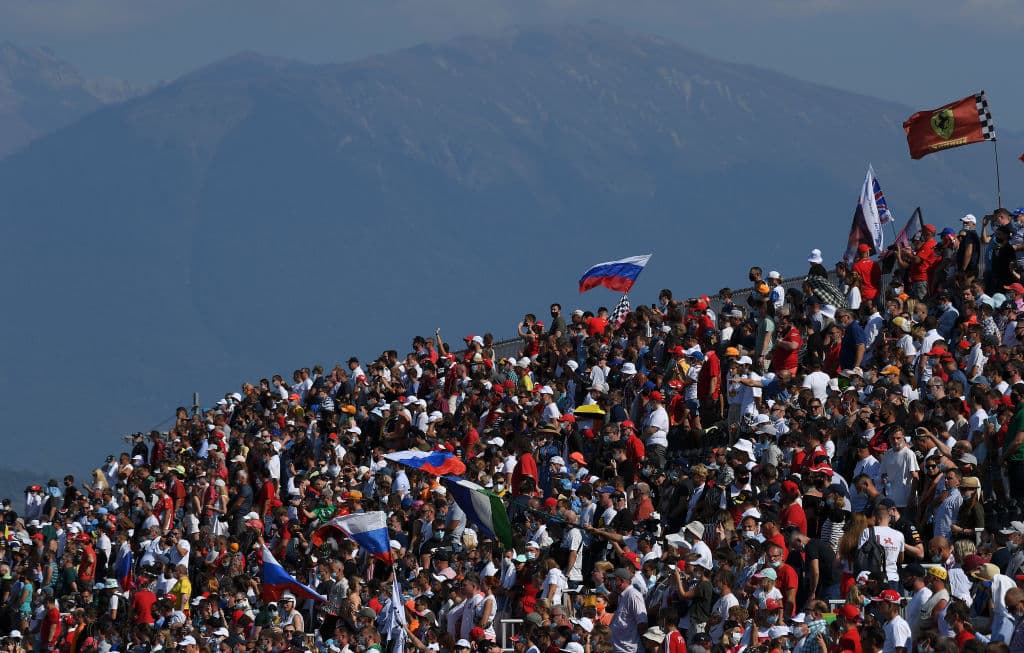Bottas gana su segundo Grand Prix del año, en el podio lo acompañó Verstappen y Hamilton. El mexicano Sergio Pérez tuvo la oportunidad de tener un lugar en el podio pero se quedó en la cuarta posición en el Gran Premio de Rusia.