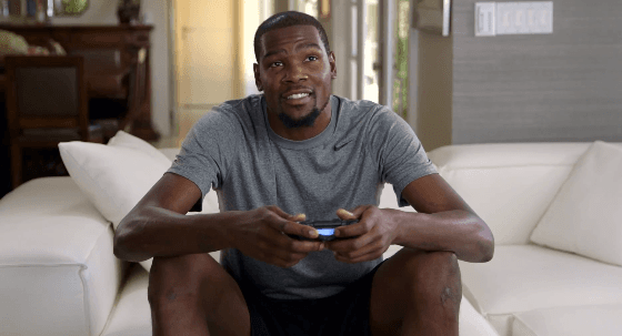 A inicios de la pandemia, participó en el torneo NBA2K contra otros jugadores de la liga.
<br>