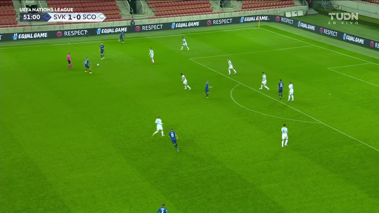 ¡TIRO ATAJADO! disparo por Marek Hamsik.