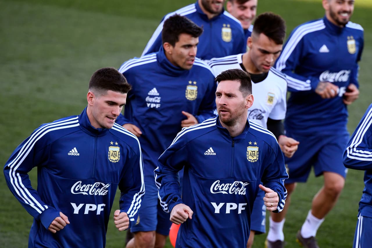 Lionel Messi tuvo su primer entrenamiento en Madrid con la selección de Argentina luego de una ausencia de ocho meses de retiro del equipo tras el Mundial de Rusia 2018.