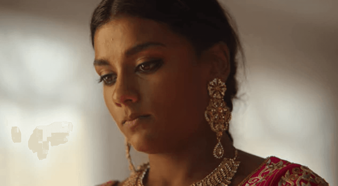 El interés amoroso de Anthony (llamado Kate Sheffield en la novela de Quinn) y su familia fueron concebidos como de ascendencia india en una continuación del mundo multirracial.