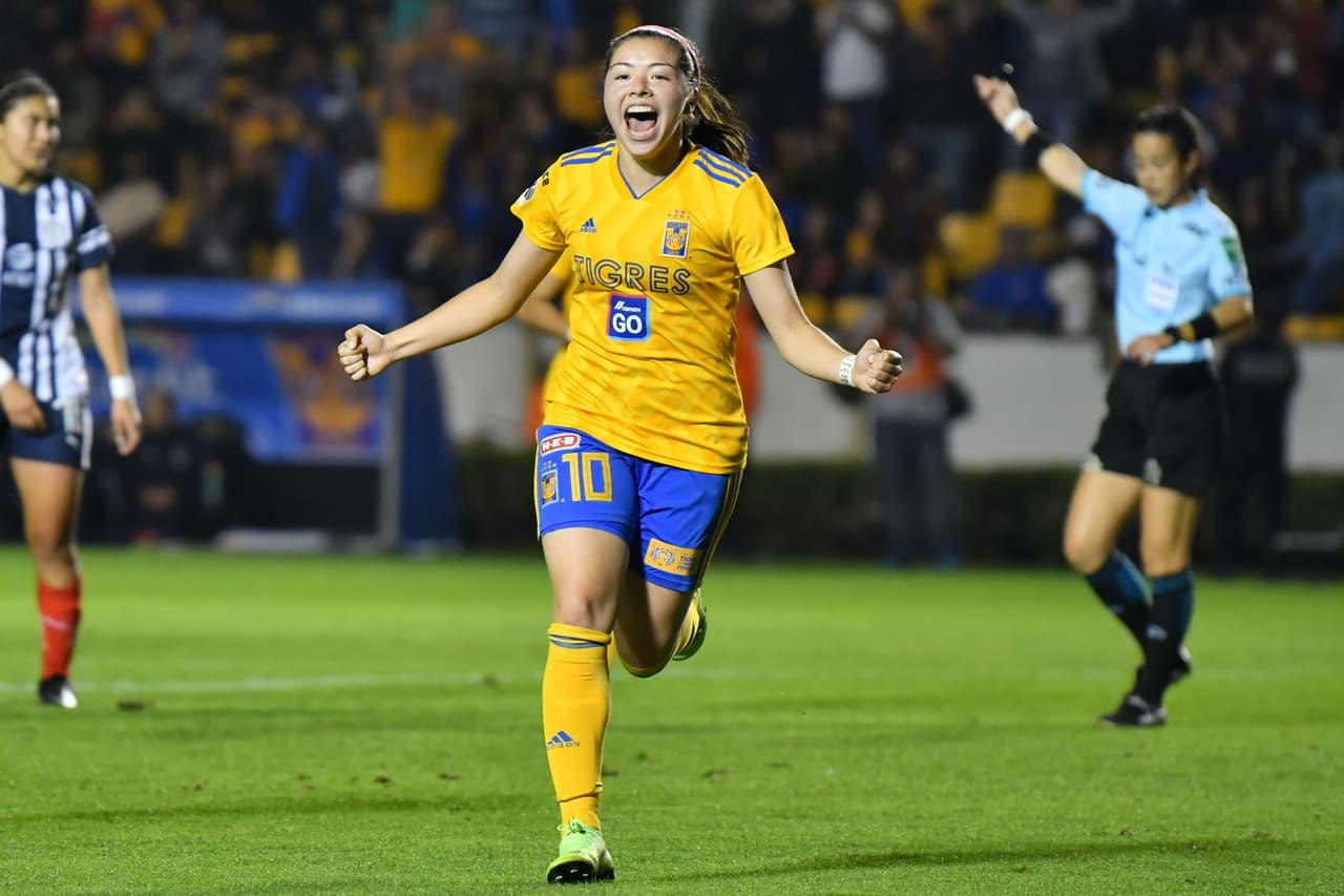 Pero tras insistir con mayor ahínco, fue el equipo de casa el que marcó el 1-0 y gracias al talento para recortar rivales en un corto sector del campo, dentro del área, por parte de Katty Martínez.