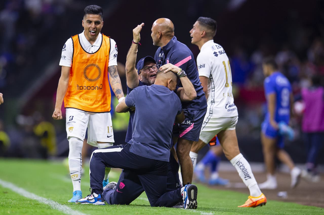Tras 98 minutos de tensión, dramatismo, garra, cansancio y nervios, Pumas logró aguantar el marcador con 10 hombres en la cancha del Azteca y selló su boleto a la Final de la Concachampions.