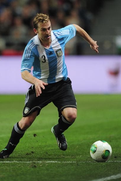 Hugo Campagnaro. Posición: Defensa. Fecha de nacimiento:27 de junio de 1980 (33 años). Club: Inter de Milán, Italia.