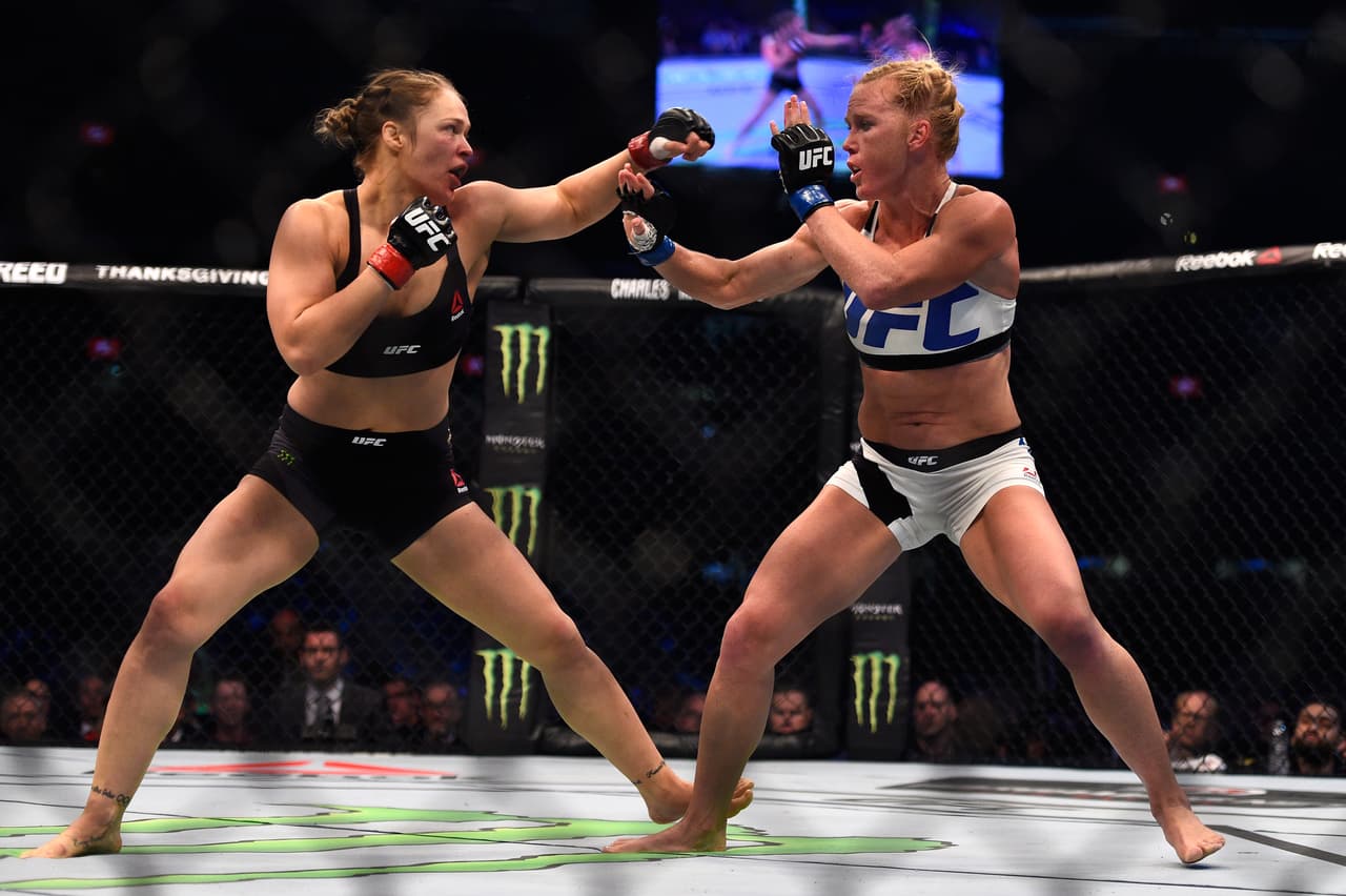El 15 de noviembre de 2015 encontró a su mayor obstáculo: Holly Holm, una estadounidense que se convertía en la pelea 13 de Ronda. Y ese número traería su peor resultado.