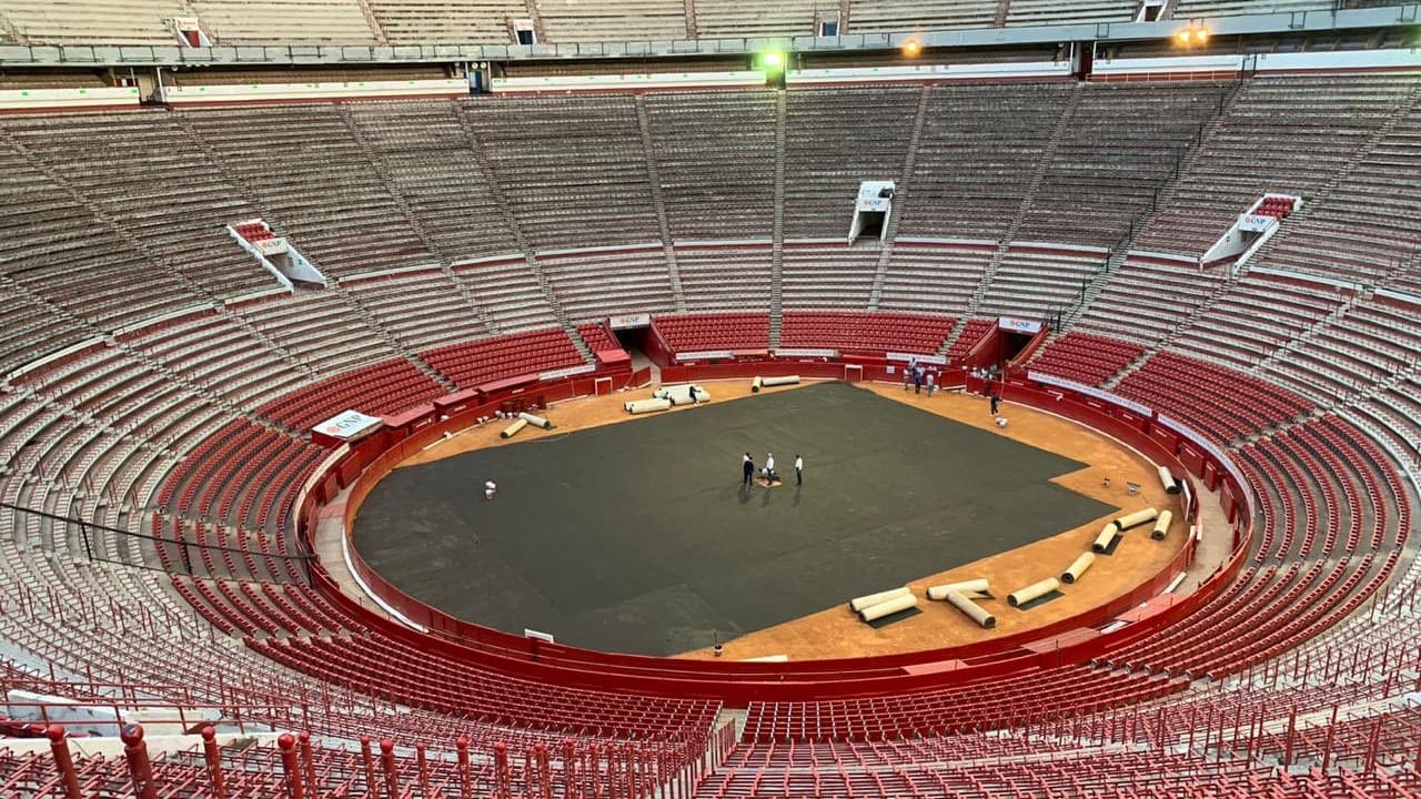 Presumen avances de cancha para juego de Federer en México