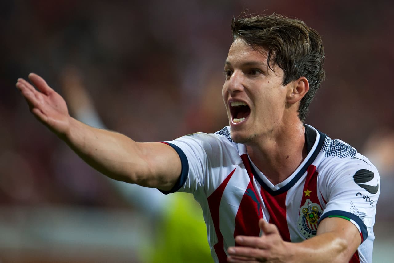 Carlos Fierro no dejó de pelear durante todo el encuentro. Se ha convertido en una de las piezas claves del chiverío.