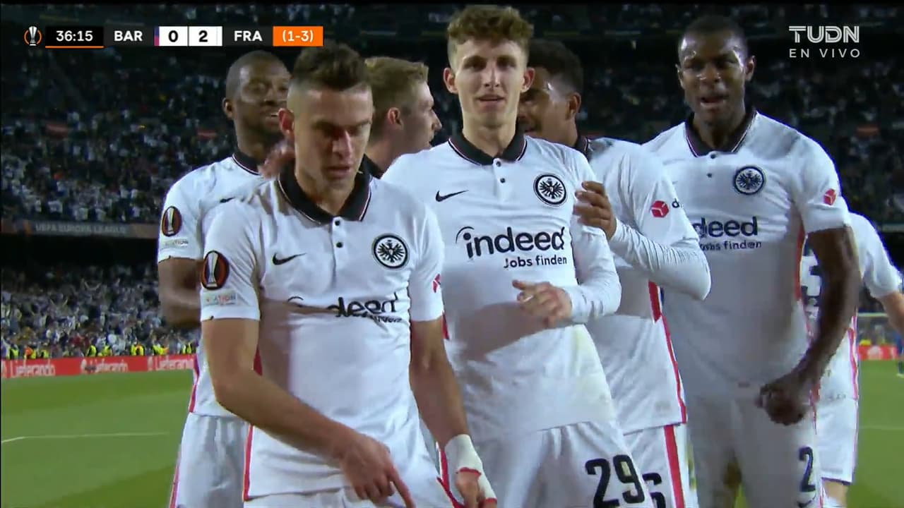 Santos Borré señala su número tras gol en honor a Freddy Rincón