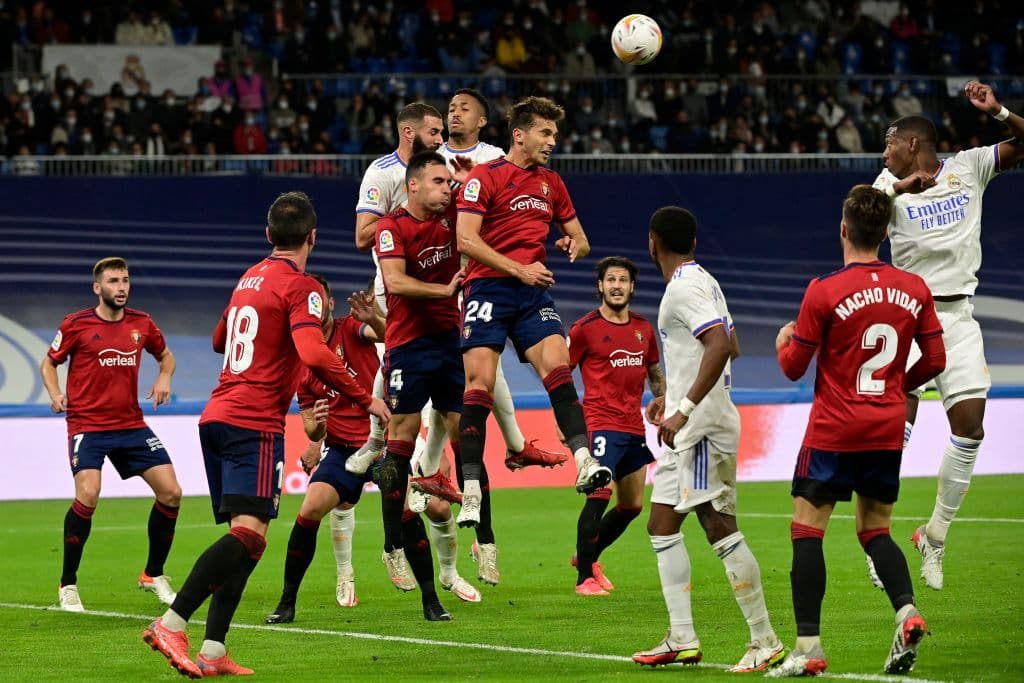 La defensa de Osasuna no deja que la artillería pesada del Real Madrid los penetre y firman el empate 0-0.