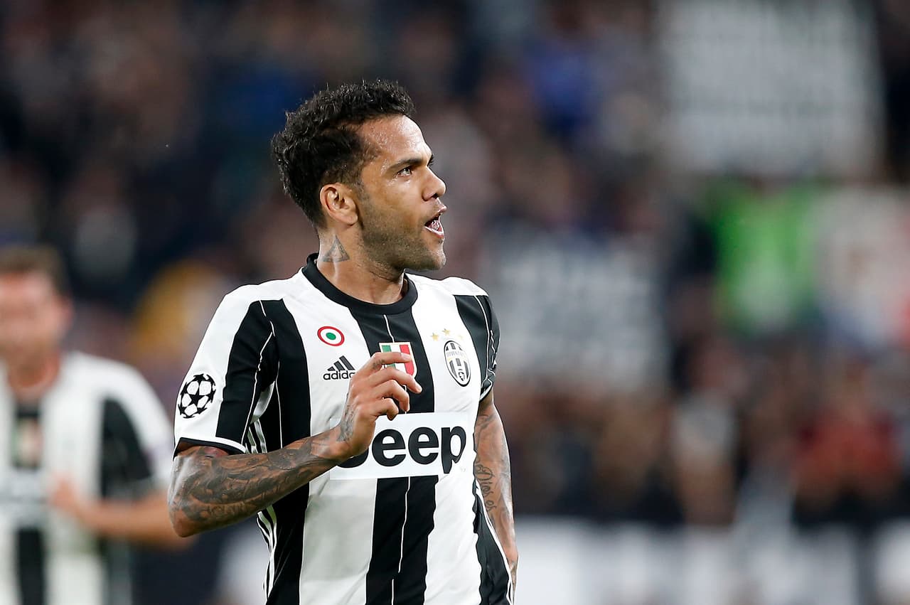 <b>Defensa: </b>Dani Alves (Juventus-PSG / Brasil)