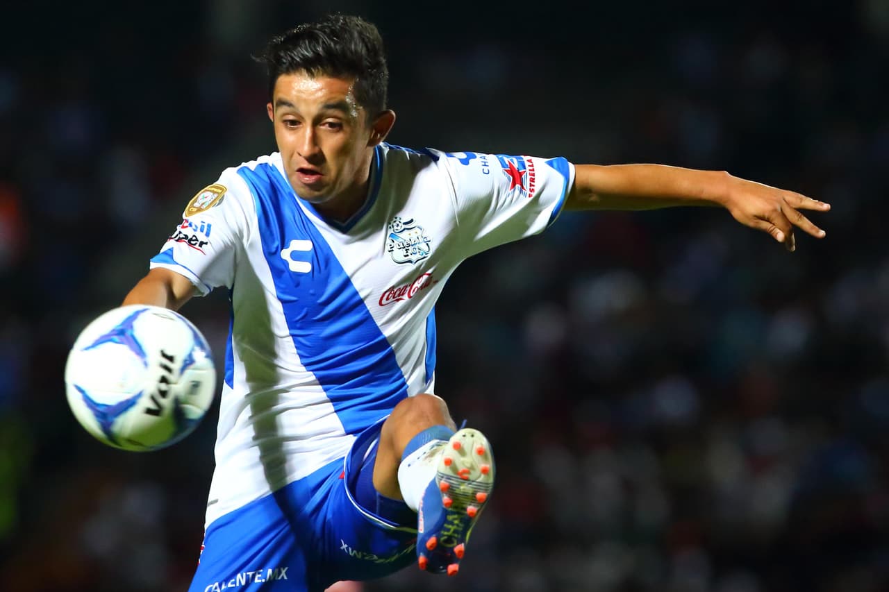 Christian Bermudez.- El 'Hobbit' logró defender la playera del Puebla en 18 ocasiones en el Apertura 2015, ayudando a su equipo al anotar en 5 ocasiones y dando dos asistencias a sus compañeros. Durante los mil 520 minutos de juego, Christian remató 10 veces a las porterías rivales y su efectividad de pases fue del 84 por ciento. El mediocampista tiene un precio de $8 millones en el Univision Deportes Fantasy.