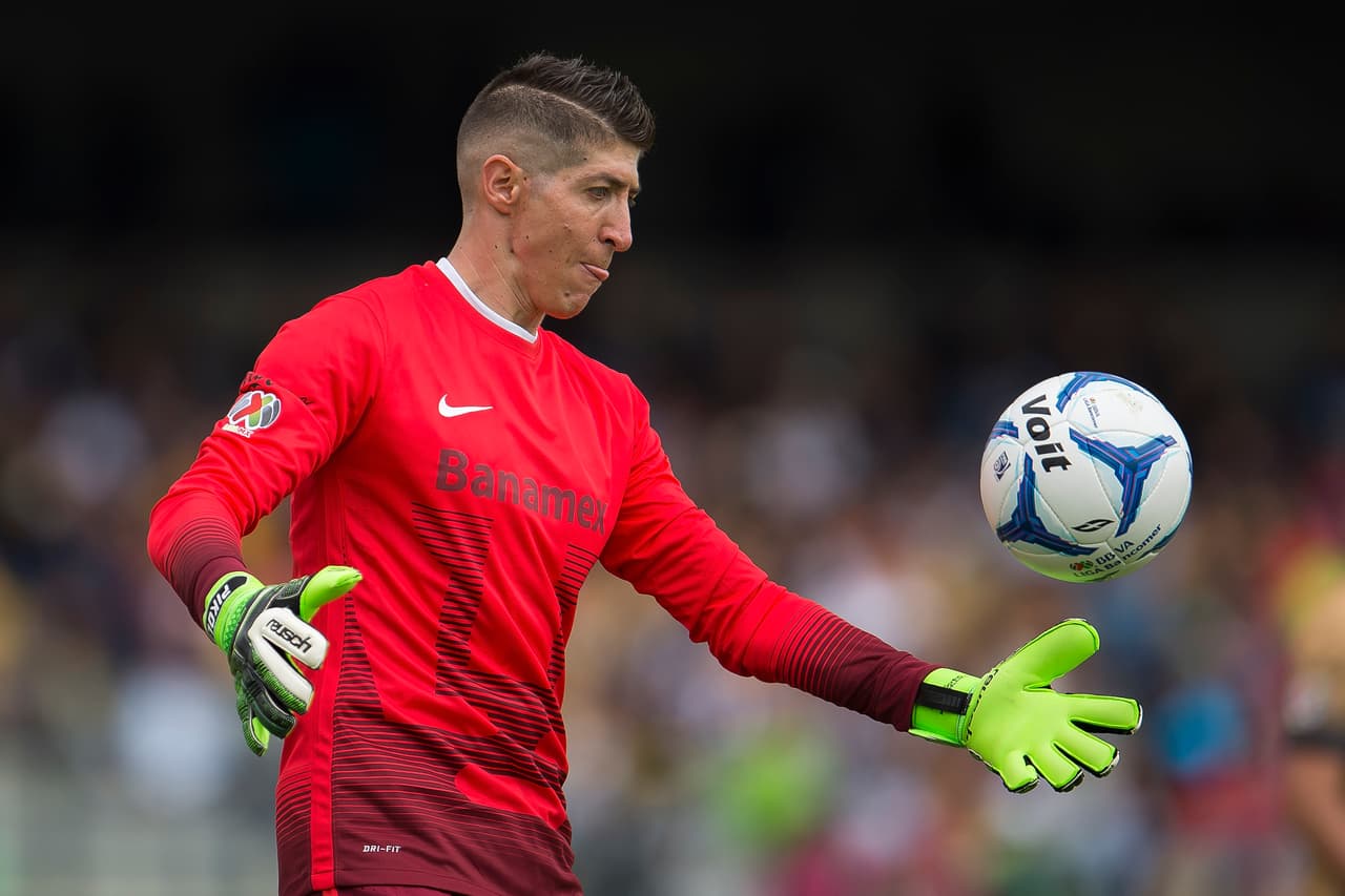 PORTEROS - Alejandro Palacios.- El arquero de los Pumas realizó 79 atajadas en los mil 975 minutos que estuvo en el terreno de juego durante el Apertura 2015, dejando en ceros su arco en 7 ocasiones. Alejandro Palacios, mejor conocido como "Pikolín 2", tiene un precio en el Univision Deportes Fantasy de $6 millones, siendo una excelente opción para tu equipo.