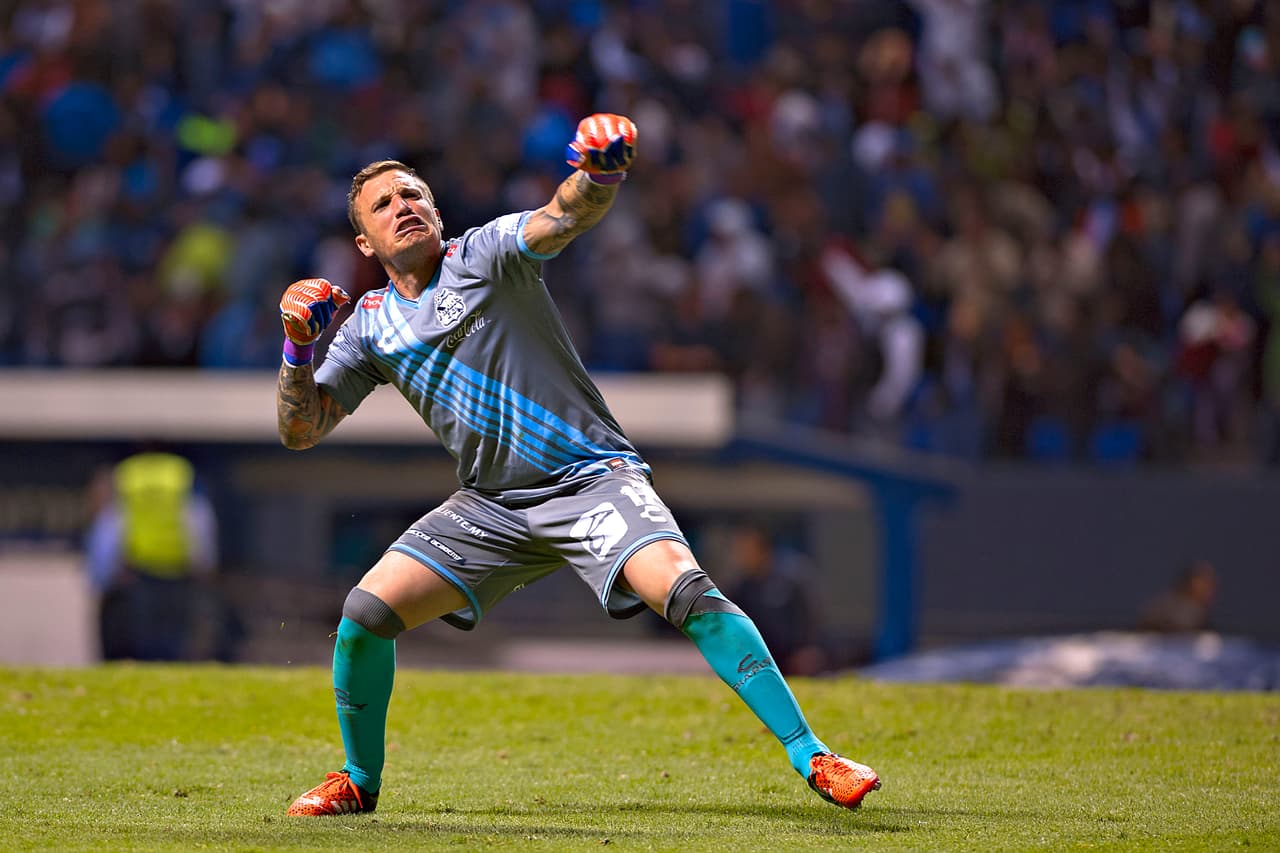 Cristian Campestrini.- El arquero argentino es el encargado de proteger la portería del Puebla, donde sus 73 atajadas llevaron al equipo de la Franja a los Cuartos de Final, aunque no pudieron superar al Toluca. Cristian partipó en 17 partidos y logró acumular mil 511 minutos de juego en la Liga MX, recibiendo únicamente 20 goles y logrando dejar su portería en blanco en 4 ocasiones. Campestrini es una opción a considerar dentro del UD Fantasy ya que su precio es de únicamente $4 millones.