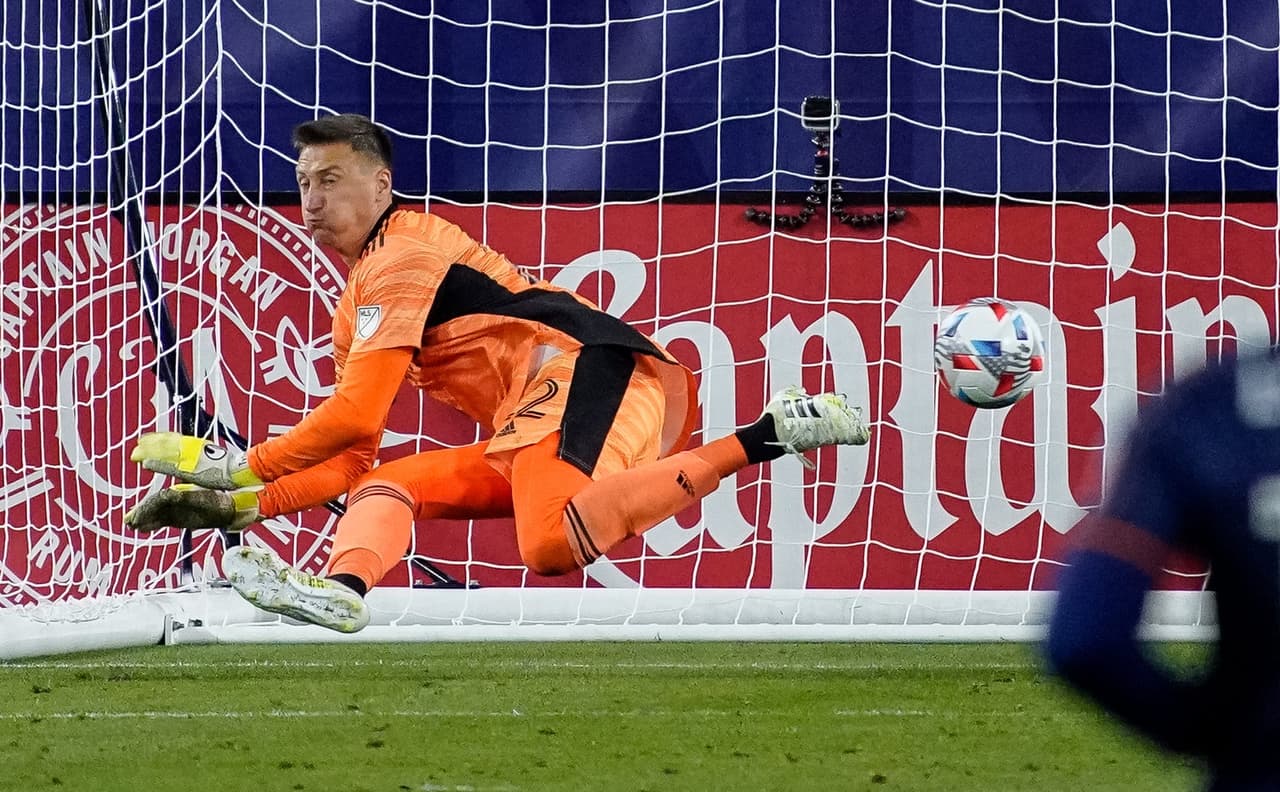 Przemyslaw Tyton, arquero de FC Cincinnati, entró en la convocatoria gracias a las grandes atajadas que hizo en el 2-2 final entre su equipo y FC Cincinnati.
<br>