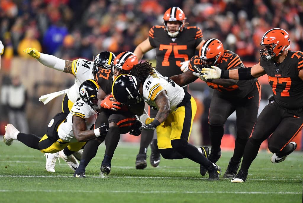 Cuatro intercepciones, las lesiones de James Conner y JuJu Smith-Schuster y una locura al final. Así la victoria de los Browns 7-21.
