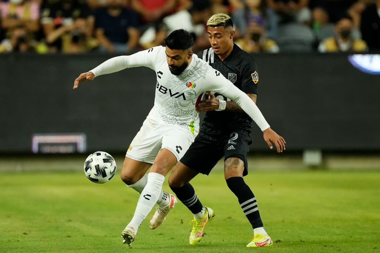 Con el marcador igualado la disputa se intensificó.