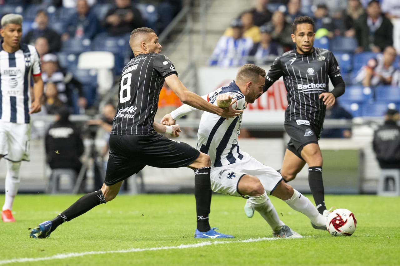 Gallardo (8’), Janssen (65’) y Layún (73’) fueron los verdugos de la noche. La siguiente ronda recibirán a Santos.