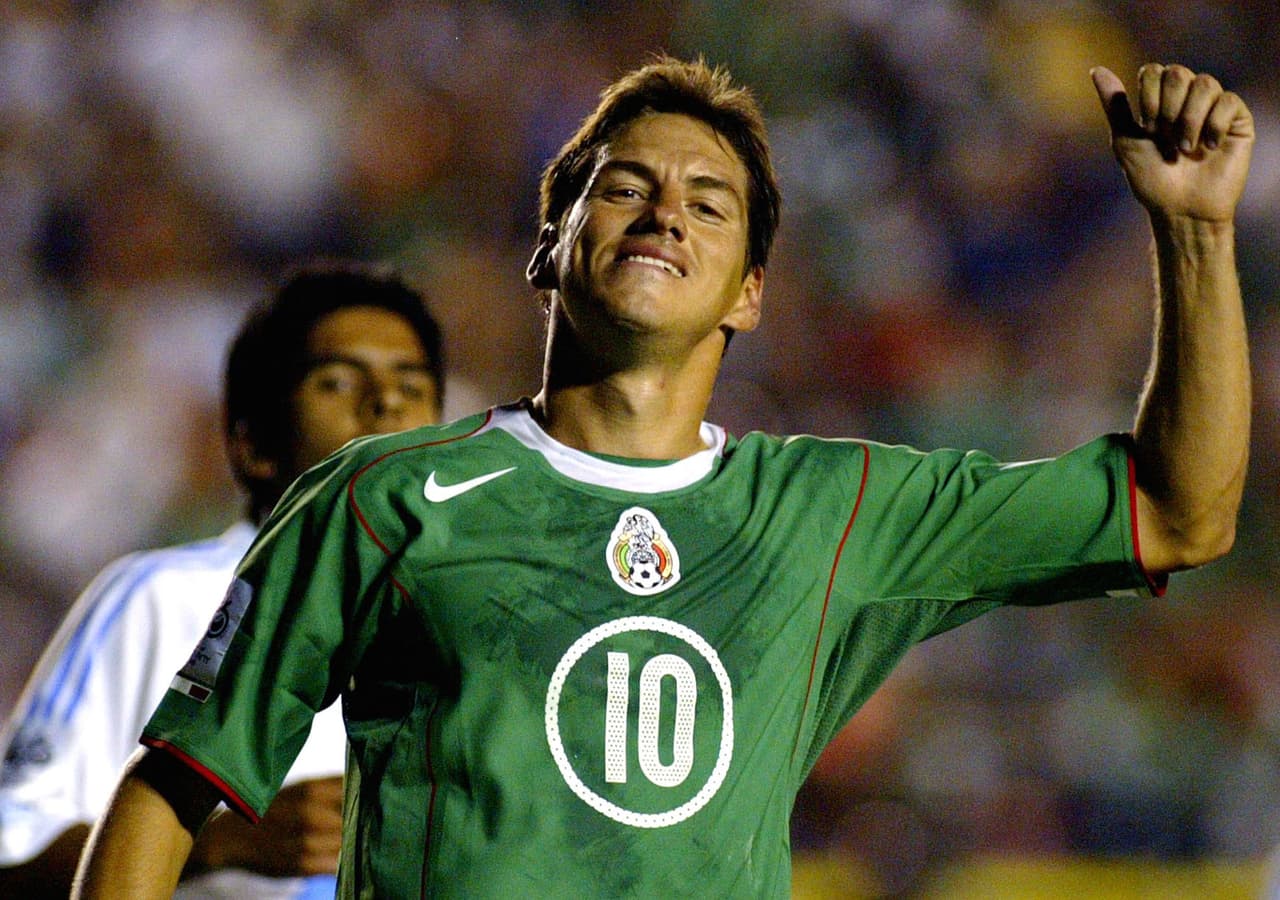 Guatemala sufrió a México en su visita al estadio Azteca con un 5-2 que demostró en el noveno partido de la eliminatoria la superioridad mexicana con 22 puntos.