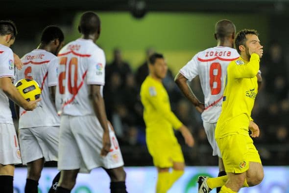 Y más tarde, Guiseppe Rossi puso las cosas 2-0.