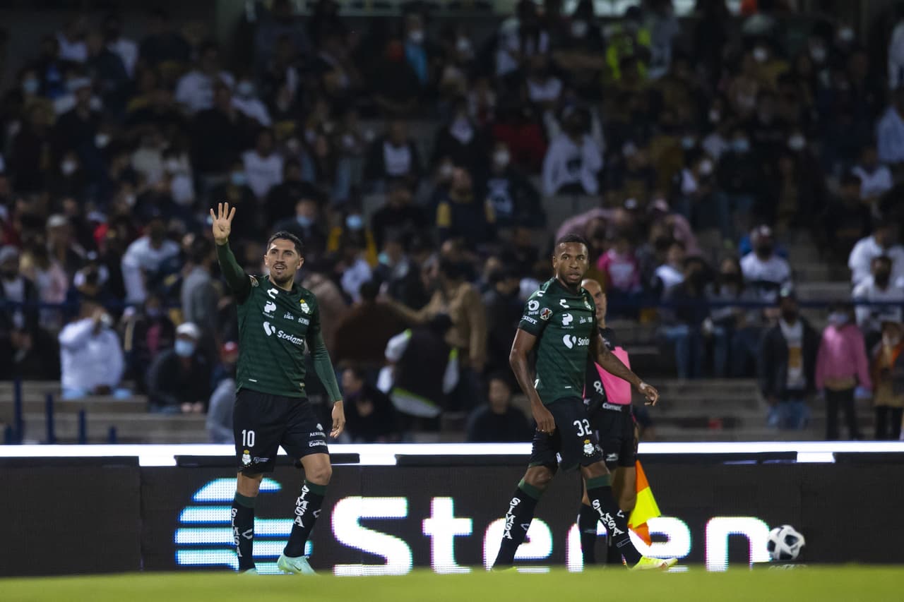 Con doblete de Digo Valdés y gol de Omar Campos, Santos golea 0-3 a los Pumas y suben a hasta la sexta posición de la tabla.