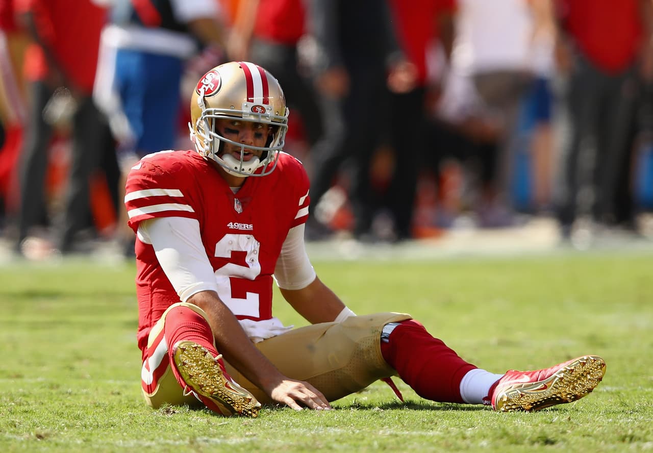 Para la Semana 7, Hoyer fue despedido por los 49ers. Mientras los Patriots enviaron a Jimmy Garoppolo a los San Francisco 49ers, en un cambio por una selección de la segunda ronda del Draft 20 quien hoy está llamado a ser el QB del futuro en dicha franquicia y, por lo menos, ya los llevó a un Super Bowl en la pasada temporada 100 de la NFL.