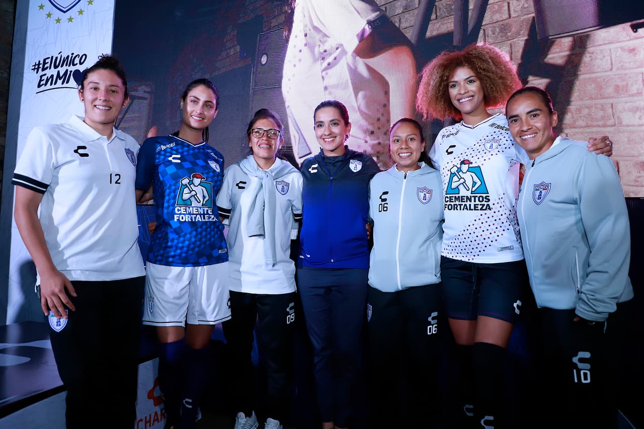 En la noche del viernes fue presentada la nueva playera del Pachuca con la que competirá en el Apertura 2019 de la Liga MX, con protagonismo de sus futbolistas del plantel masculino y femenino.